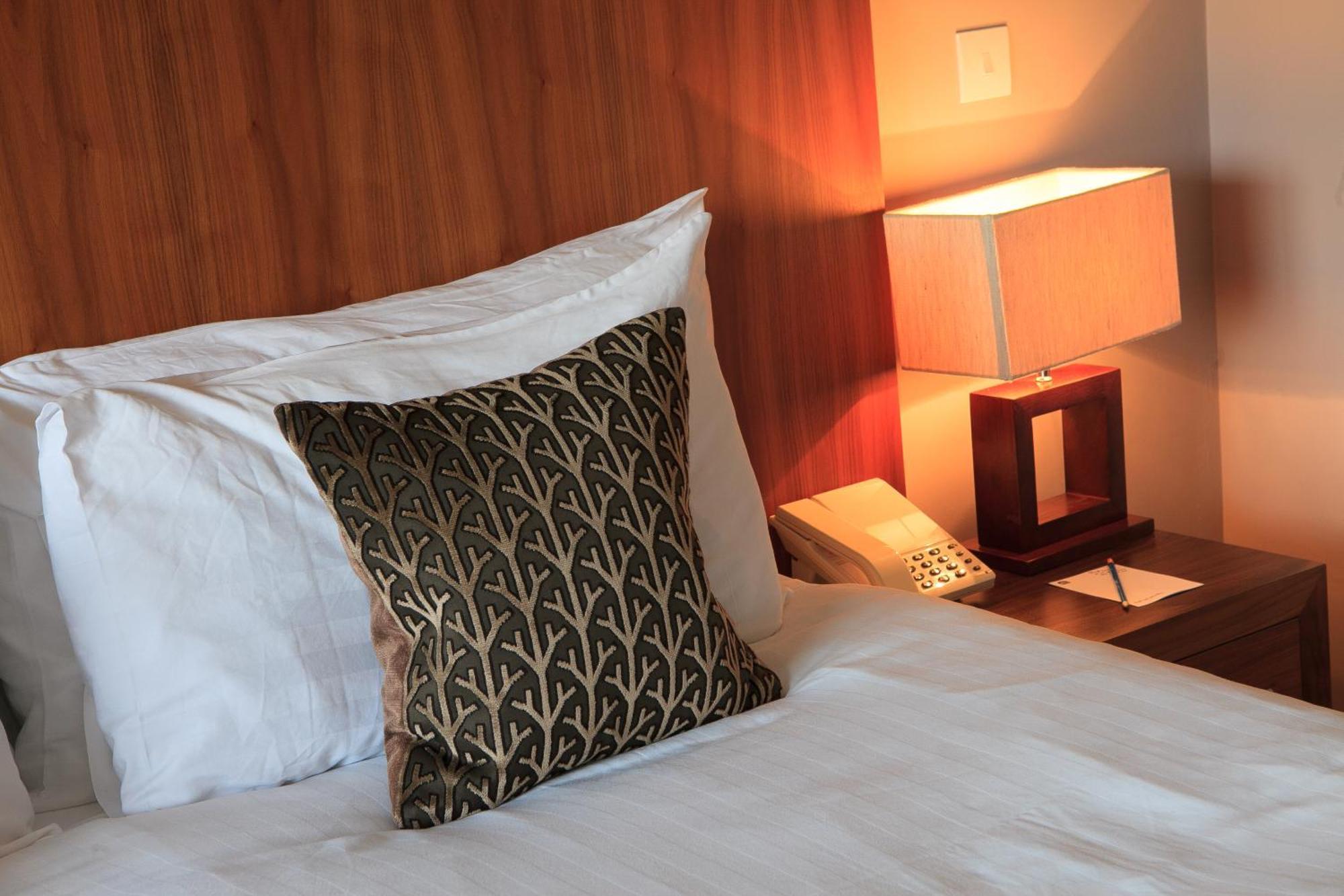Best Western Plus Centurion Hotel 미드소머노턴 객실 사진